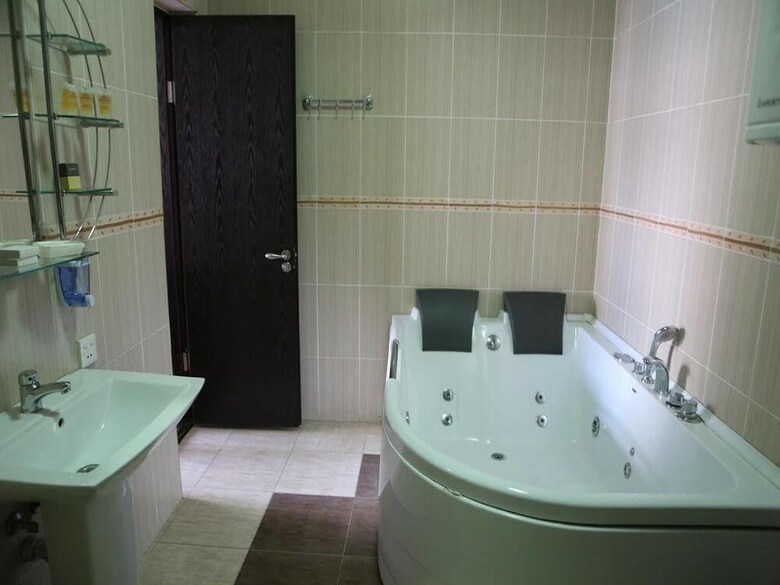 Mgzavrebi Hotel
