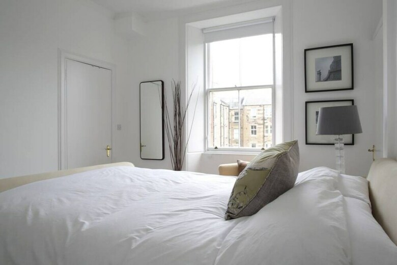 2 Bedroom Bruntsfield Apartment