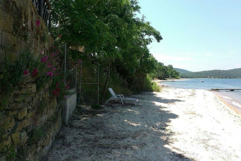 Apartamentos Beachfront House With Amazing Sea View