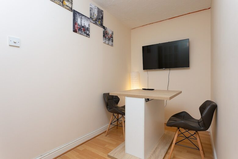 3 Bedroom Flat Near Canary Wharf