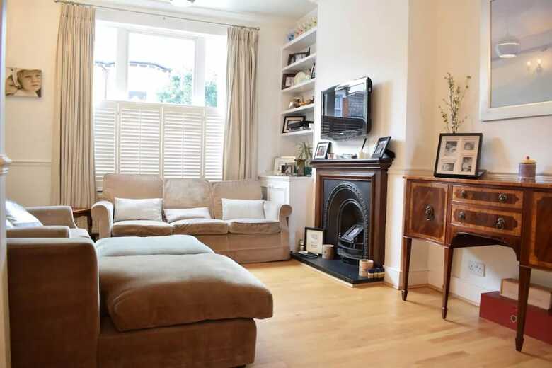 5 Bedroom Family Home Near Wimbledon