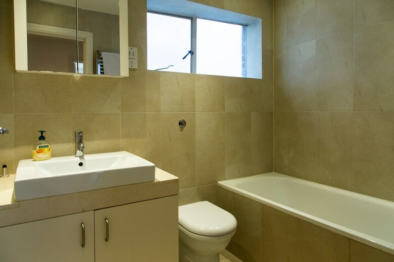 3 Bedroom House In Bayswater