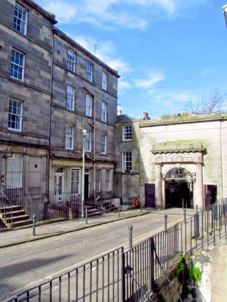 Stockbridge 2 Bedroom Apartment