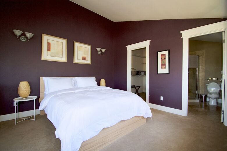 Comfort And Grace On Queen Anne Hill