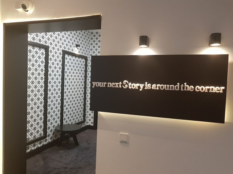 Hotel Story