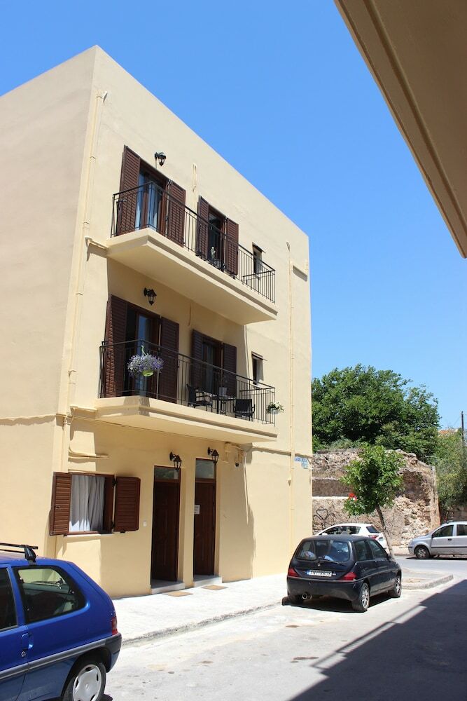 Hotel Deluxe Suites