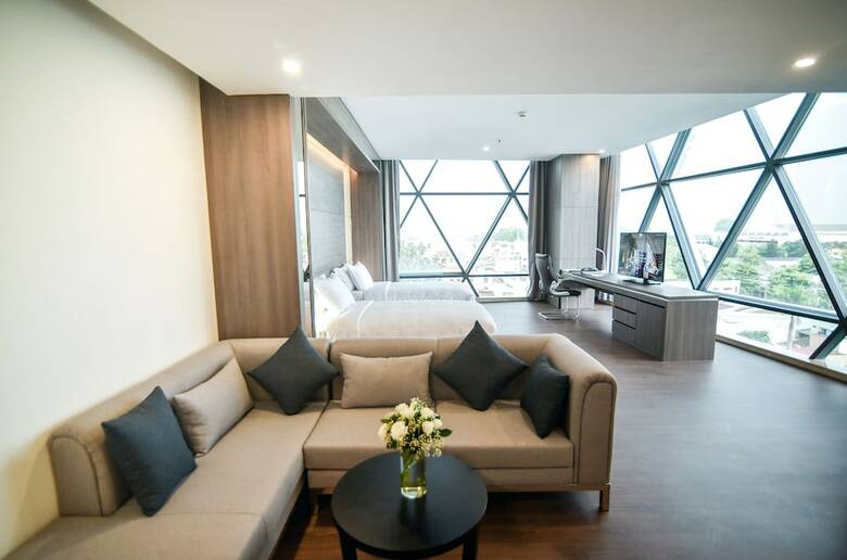 The Mira Central Park Hotel