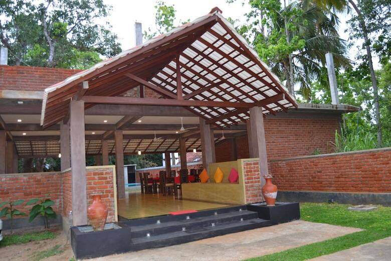 Hotel Ayubowan Resorts
