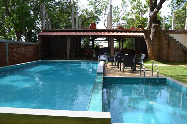 Hotel Ayubowan Resorts