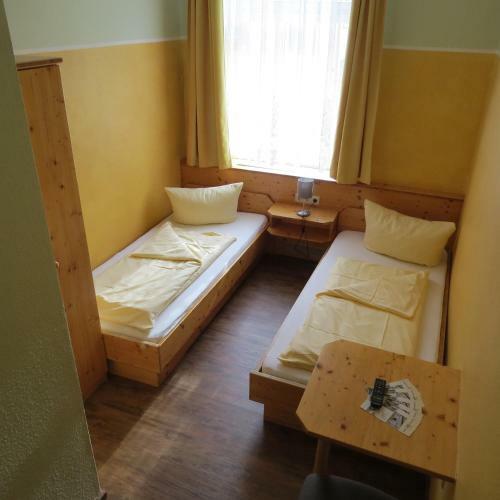 Hostal Gasthaus Zum Lamm