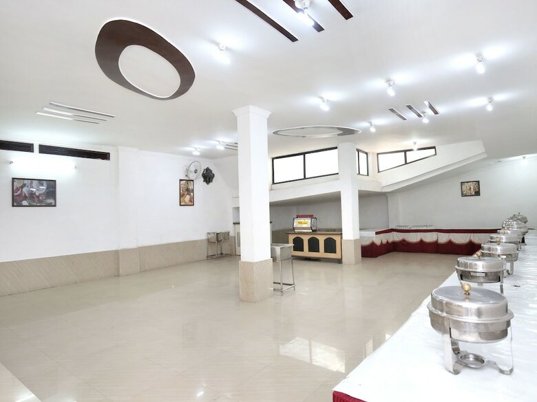 Oyo 13365 Hotel Teg Royal