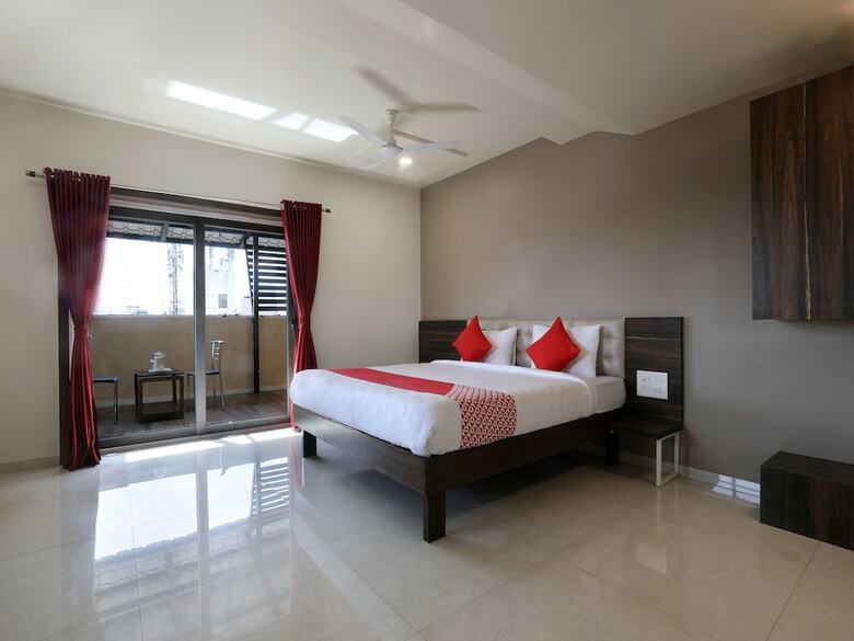 Hotel Oyo 12844 Sri Sai Suites