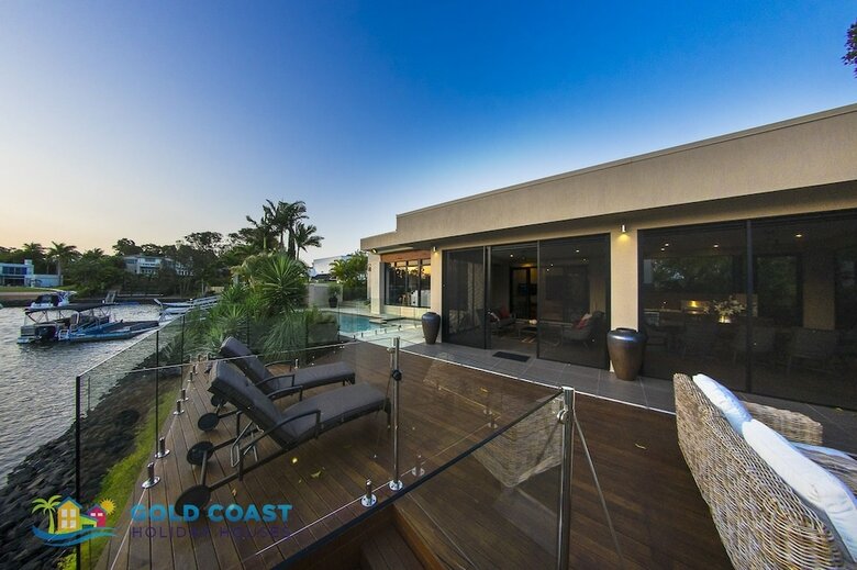 Grandeur On Bay Three