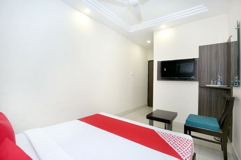 Oyo 12354 Hotel Sangreela