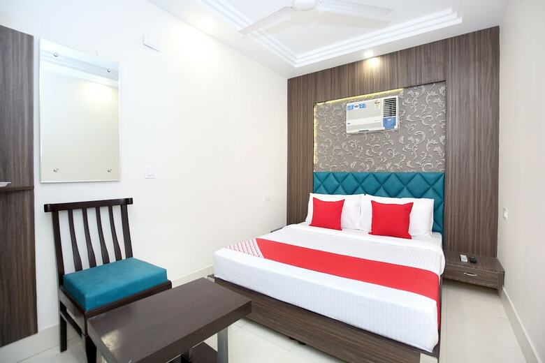Oyo 12354 Hotel Sangreela