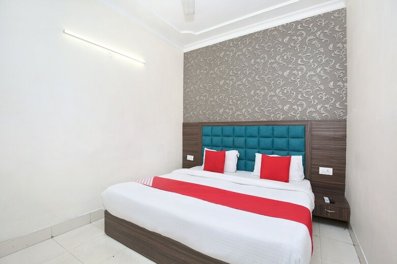Oyo 12354 Hotel Sangreela