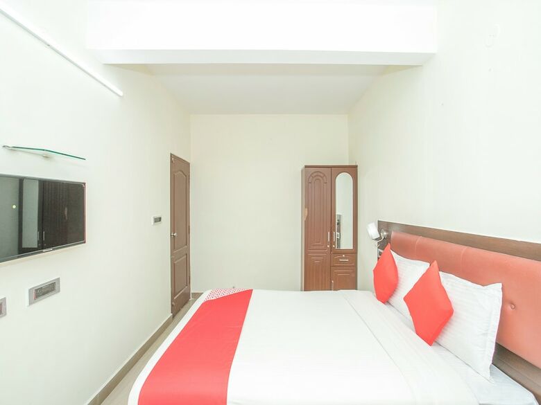 Hotel Oyo 13170 Sky Suites