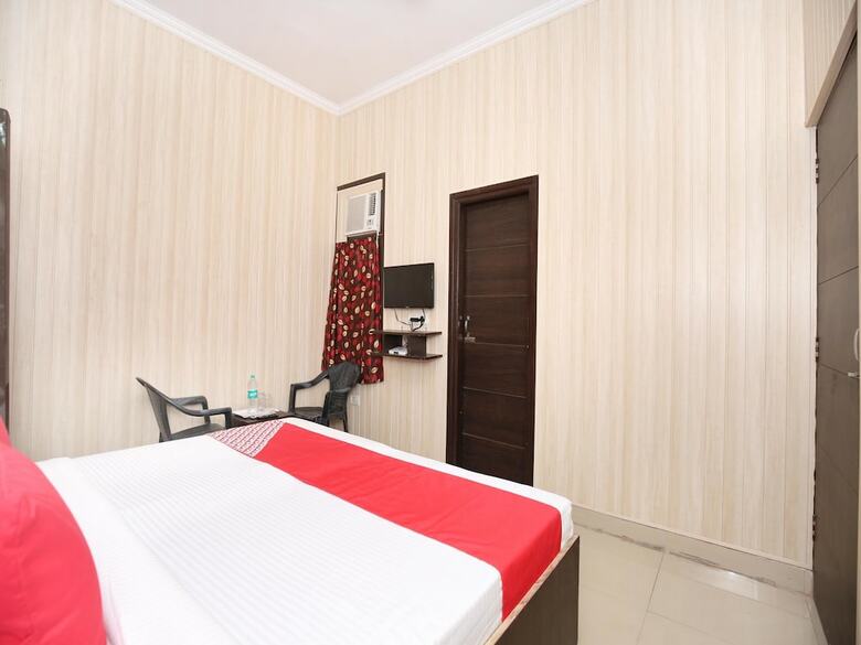 Oyo 13088 Hotel Basant