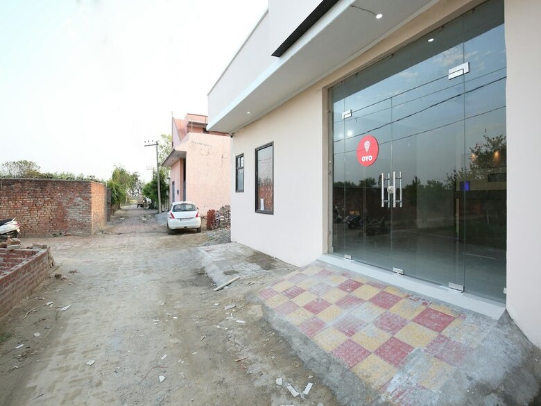 Oyo 13088 Hotel Basant