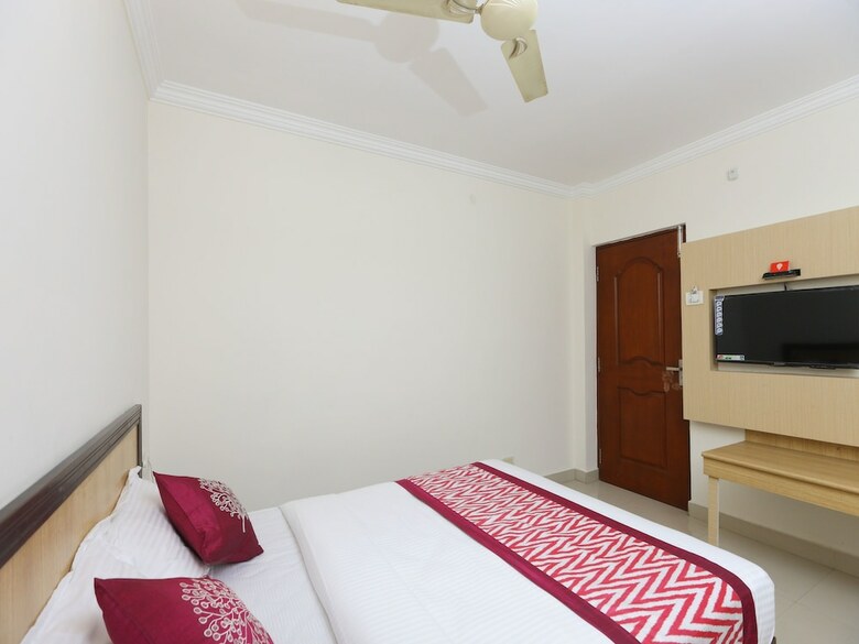 Hotel Oyo 12251 Half Moon