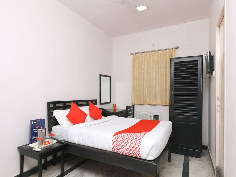 Hotel Oyo 11661 Krishna Park