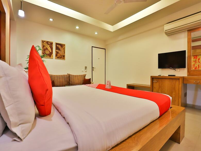 Oyo 13372 Hotel Laksh Residency