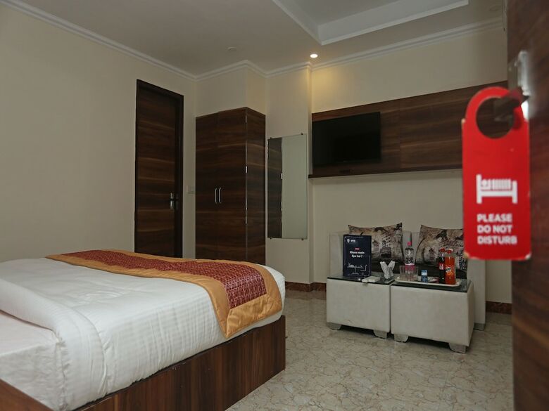 Oyo 11852 Hotel Aerostay Inn