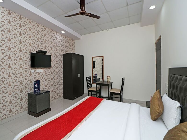 Hotel Oyo 11717 Gold Star Suits