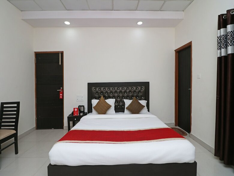 Hotel Oyo 11717 Gold Star Suits