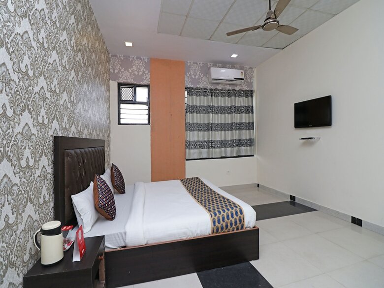 Hotel Oyo 11717 Gold Star Suits