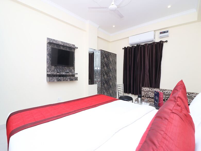 Oyo 13658 Hotel Tanish Palace