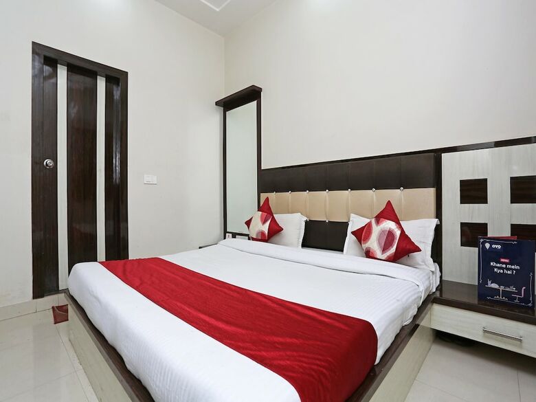 Hotel Oyo 13475 Kn Plaza