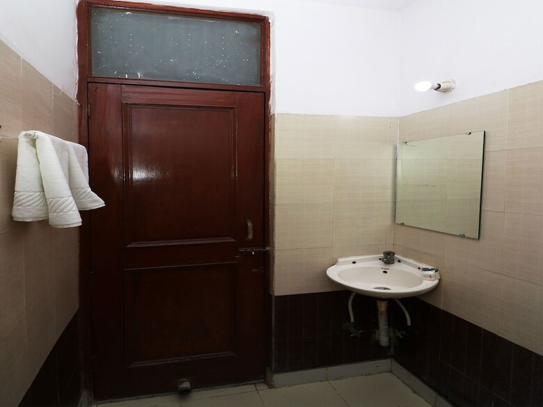 Hotel Oyo 12774 Akash Residency