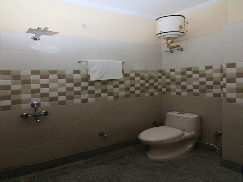 Hotel Oyo 13107 Westend Residency