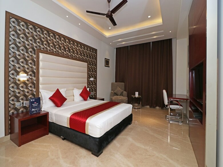 Oyo 12464 Hotel C Pearls