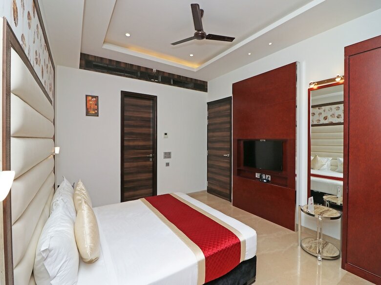 Oyo 12464 Hotel C Pearls