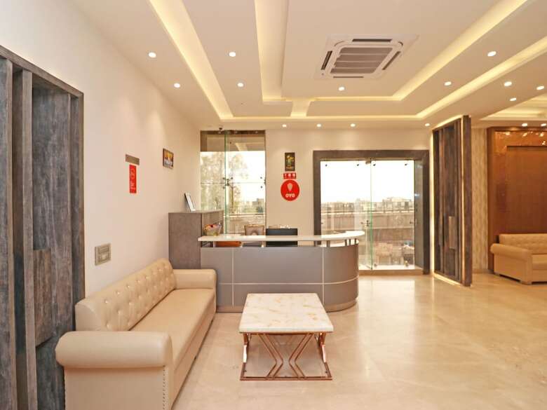 Oyo 12464 Hotel C Pearls