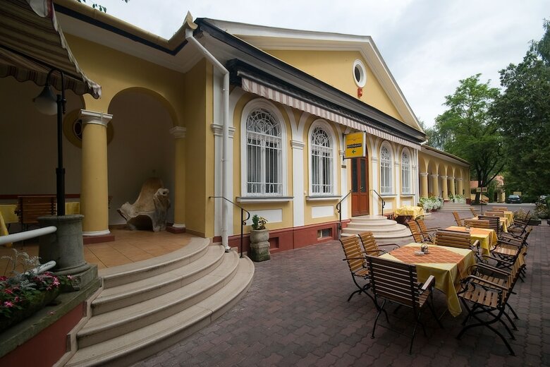 Ger�by K�ria Hotel �s Lovasudvar