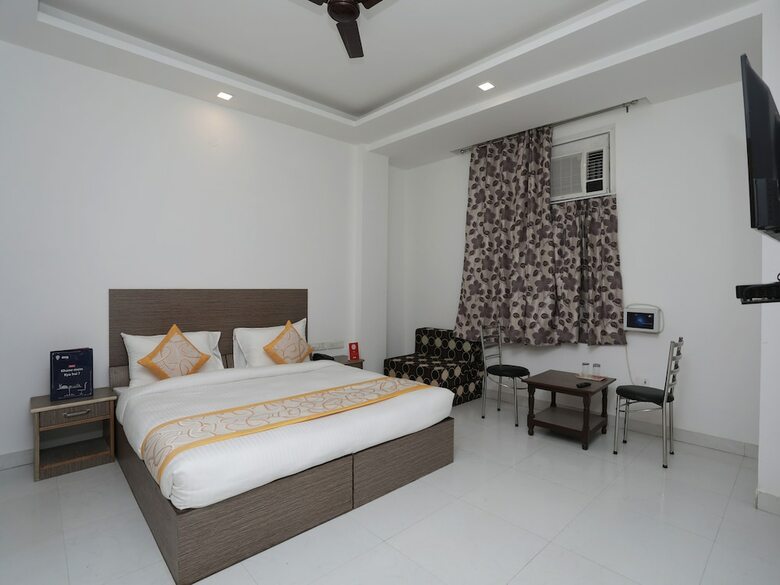 Oyo 12235 Hotel Bliss Continental