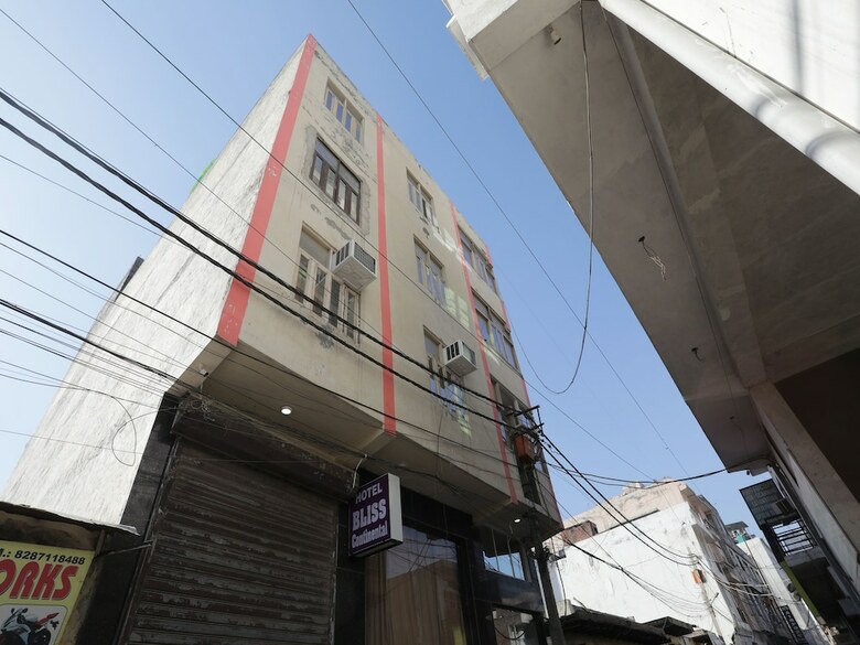 Oyo 12235 Hotel Bliss Continental