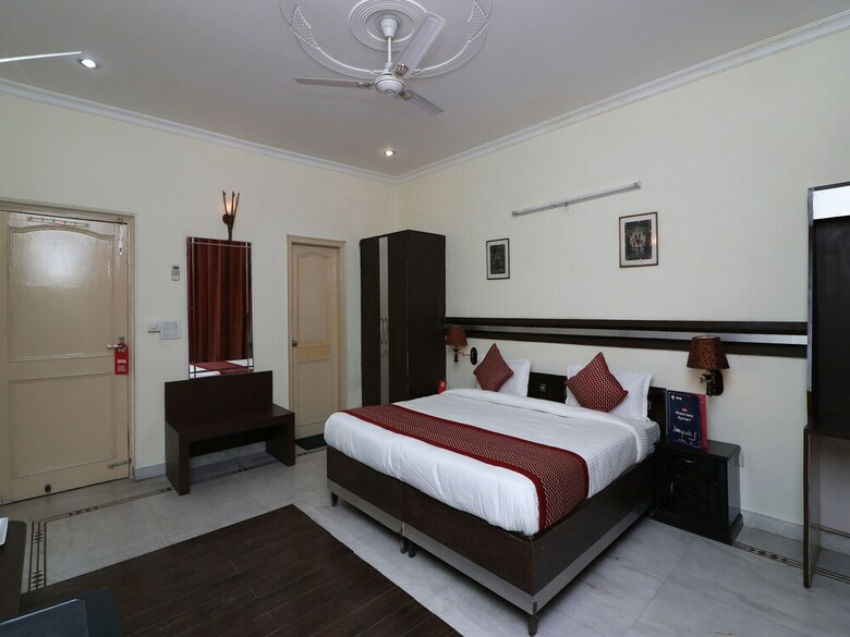 Oyo 12968 Hotel The Domus