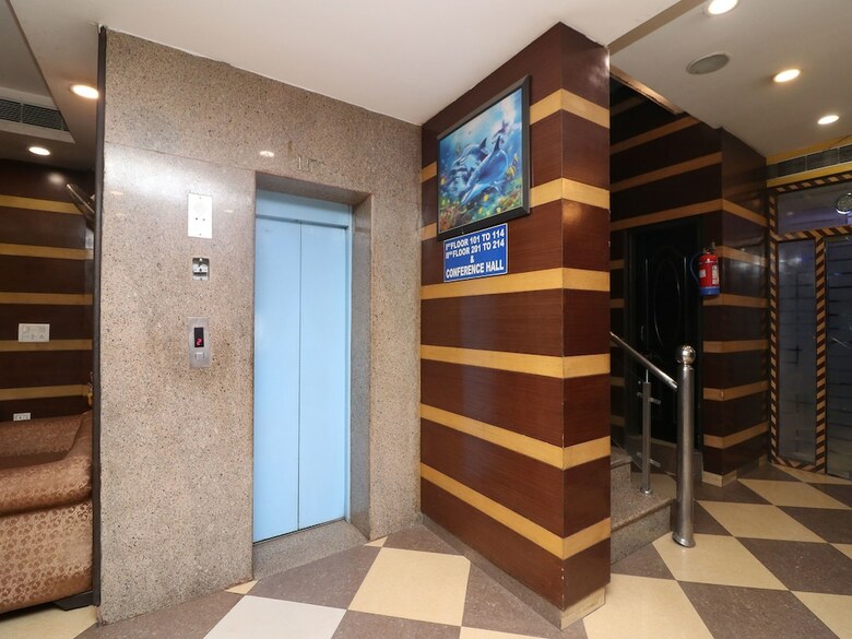 Oyo 12848 Hotel Akash - Faridabad