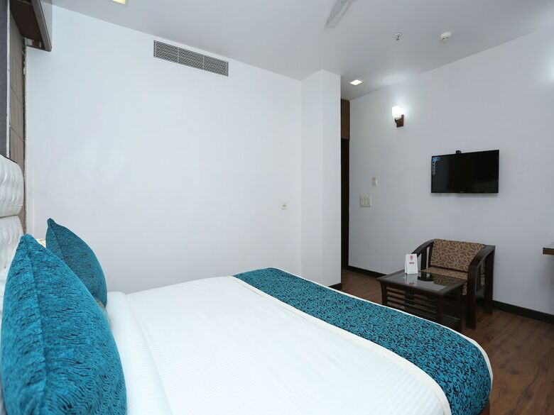 Oyo 10591 Hotel Parktel