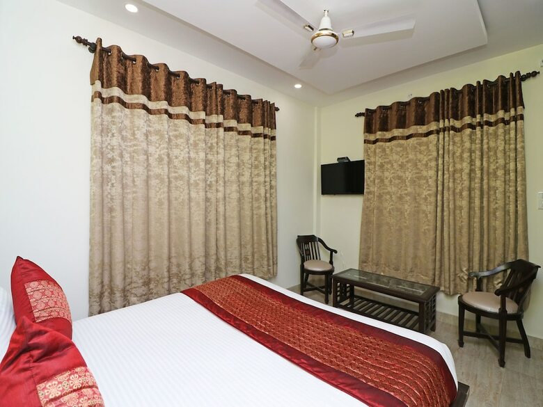 Hotel Oyo 12764 Grand Inn