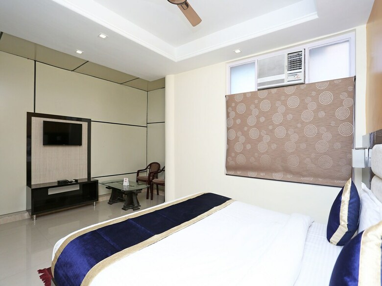 Hotel Oyo 12833 Century Grand