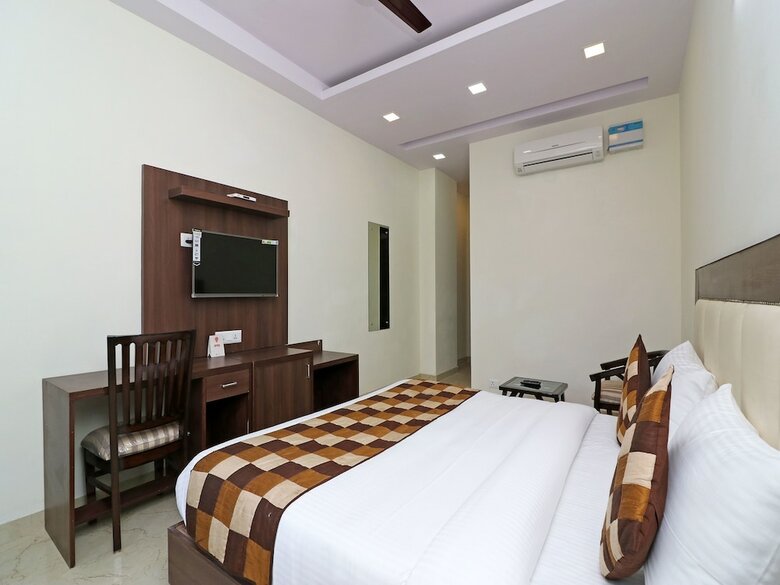 Hotel Oyo 12471 Sks Premium
