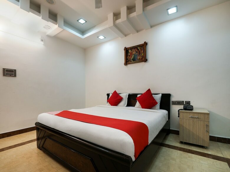 Oyo 986 Hotel Akhand Homes