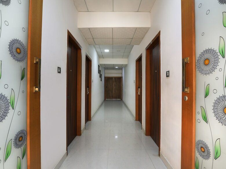 Oyo 986 Hotel Akhand Homes