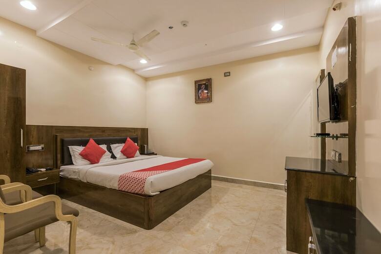 Hotel Oyo 5302 Bhadra Grand