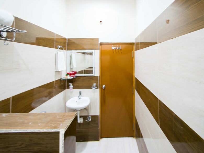 Hotel Oyo 5302 Bhadra Grand
